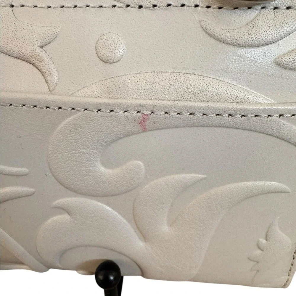 Brighton Ferrara White Leather Zip Around Organizer Wallet Crossbody Heart Logo - Picture 9 of 9